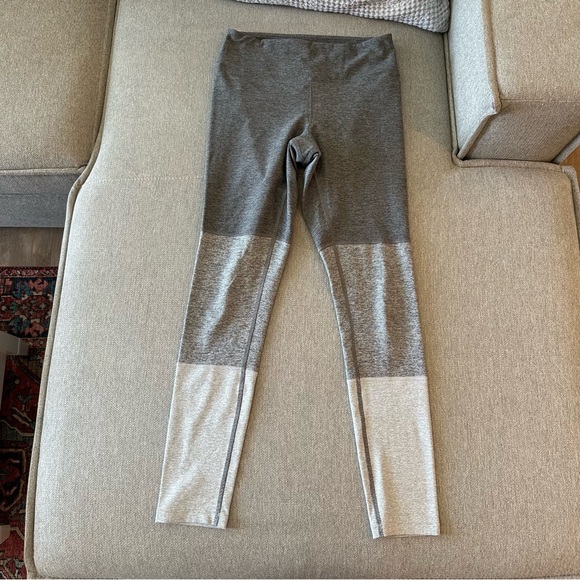 Outdoor Voices Gray and White Colorblock Springs 7/8 Leggings - Picture 3 of 5